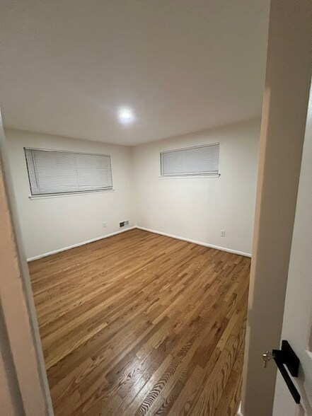 Building Photo - 522 E Indian Spring Dr