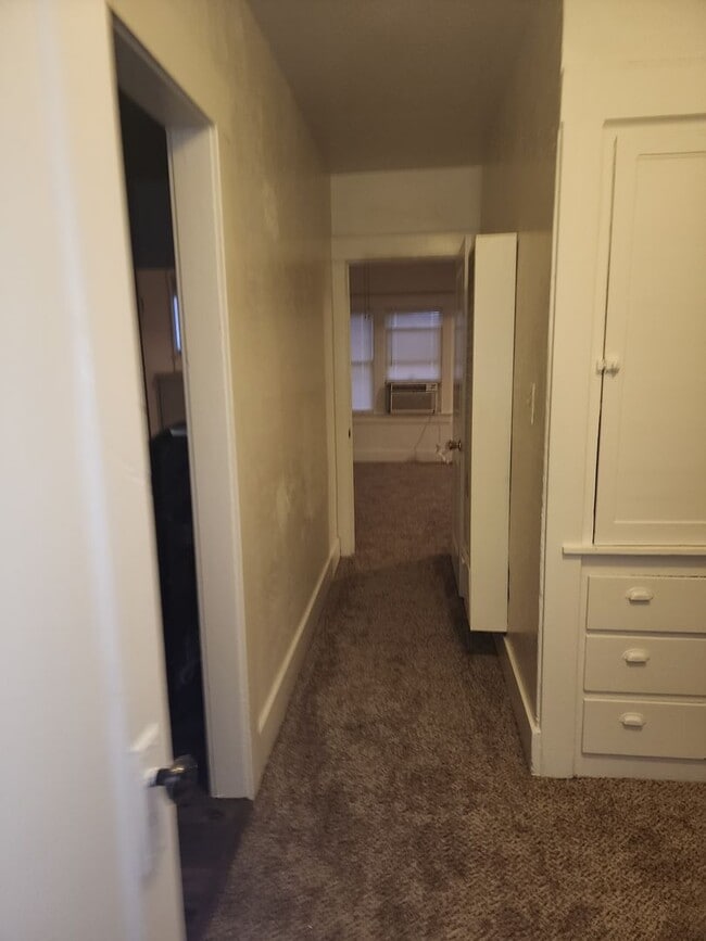 Building Photo - Charming 2 Bedroom 1 bathroom Downtown Modesto Home