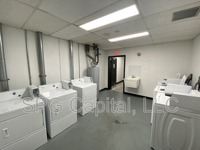 Building Photo - 5 Center Square