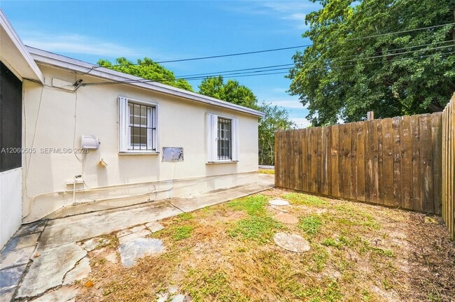 Building Photo - 596 NW 109th St