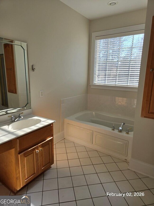 Building Photo - 112 Fox Fire Ct