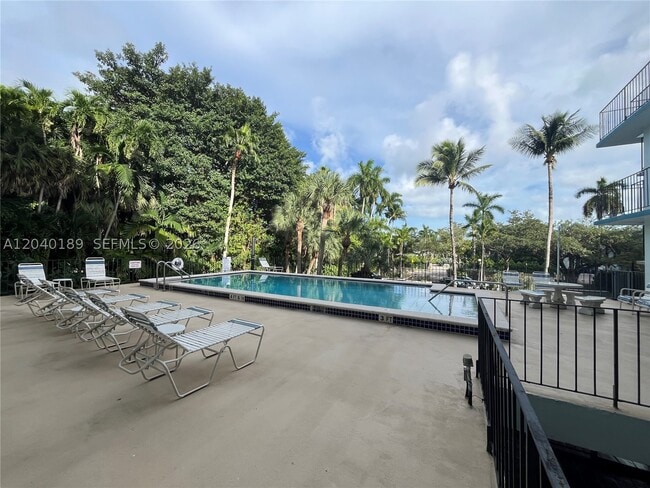 Building Photo - 2539 S Bayshore Dr