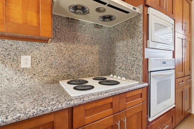 Building Photo - What a Great Home! Available Now!