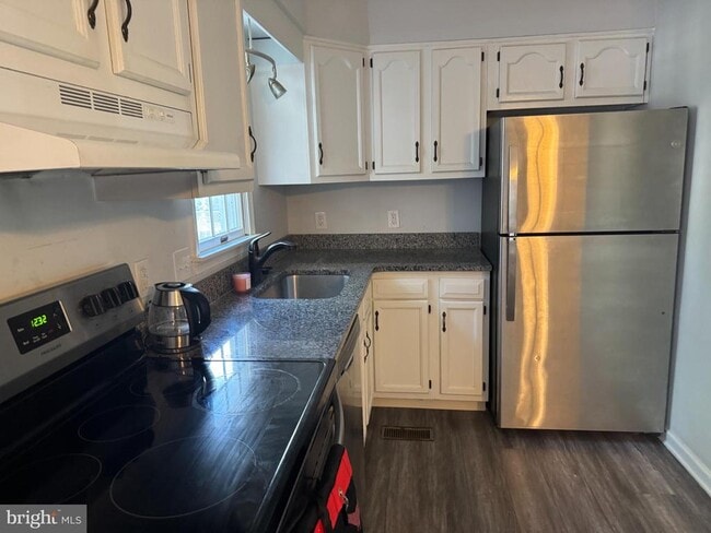 Building Photo - 100 Cypress Dr