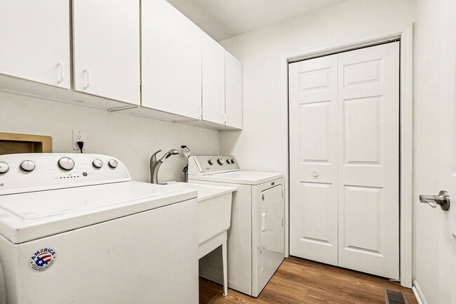 Building Photo - 408a Jackson St