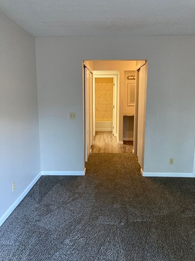 Building Photo - Renovated one bedroom