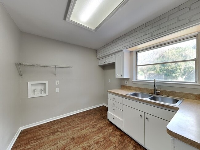 Building Photo - 614 Maydelle Ln