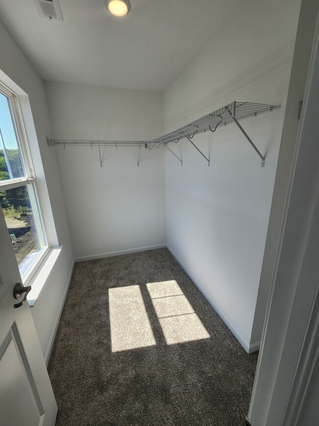 Building Photo - 1033 Atterberg Rd