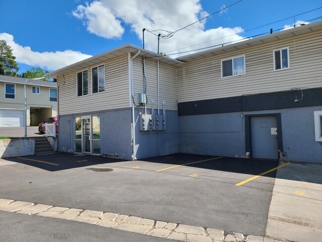 Building Photo - 3051 Orchard Dr