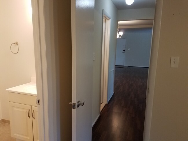 Building Photo - 2br/1.5ba with new laminate flooring, new ...