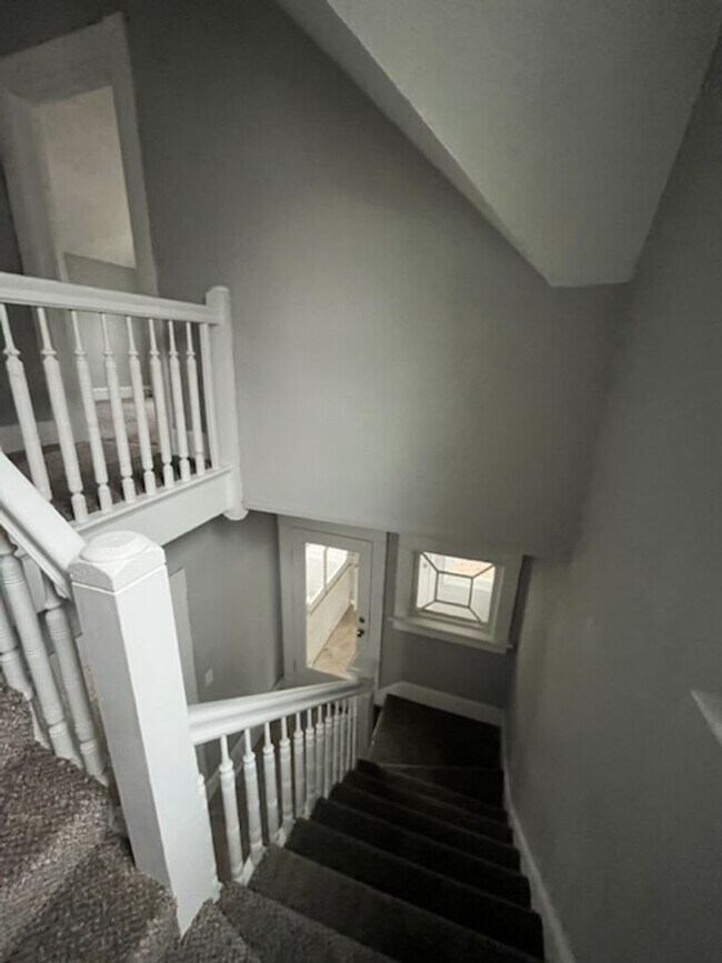 Building Photo - Nice 2 Bedroom 1 Bath House with Garage in...