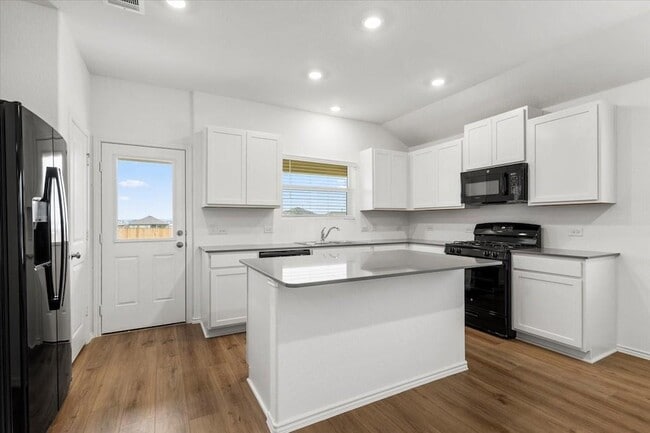 Building Photo - 104 Winged Foot Ct