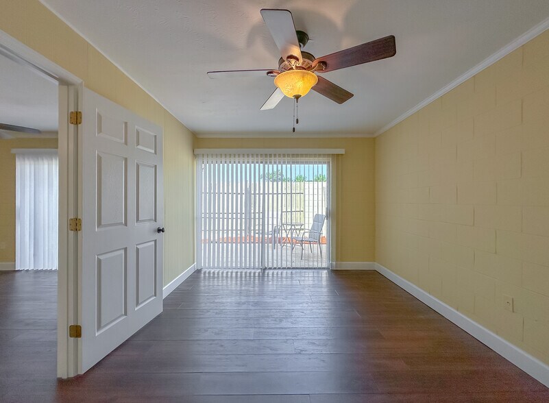 Building Photo - 2241 W Pensacola St