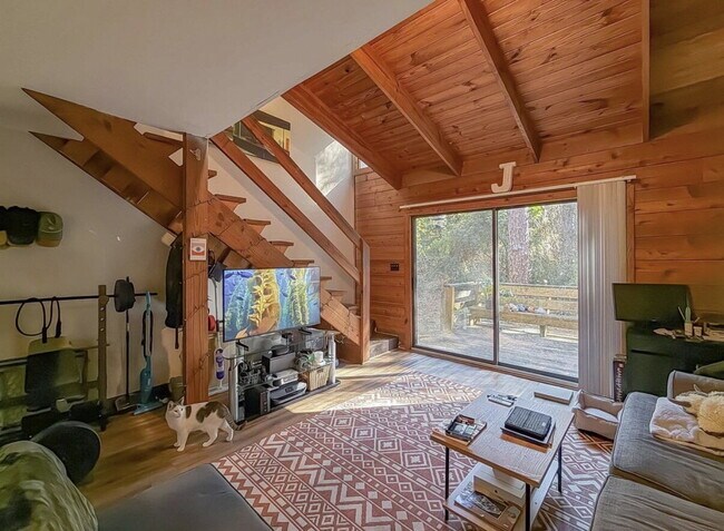 Building Photo - Spacious 1BR Retreat Near FSU & TCC – Vaulted Ceilings, BRAND NEW DECK!
