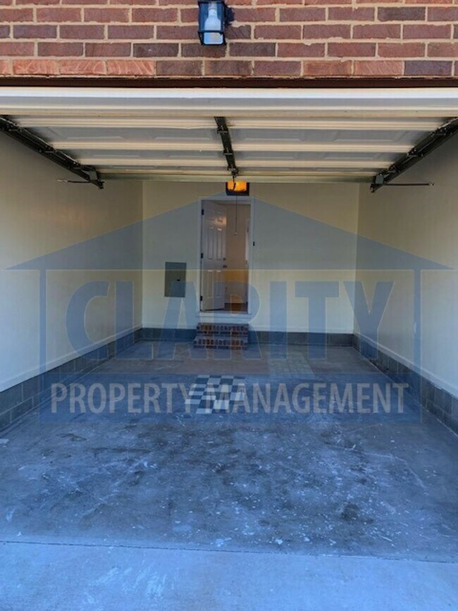 Building Photo - **766/768 Urbane Road NE