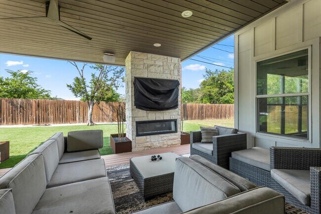 Building Photo - 15202 Cavalier Canyon Dr