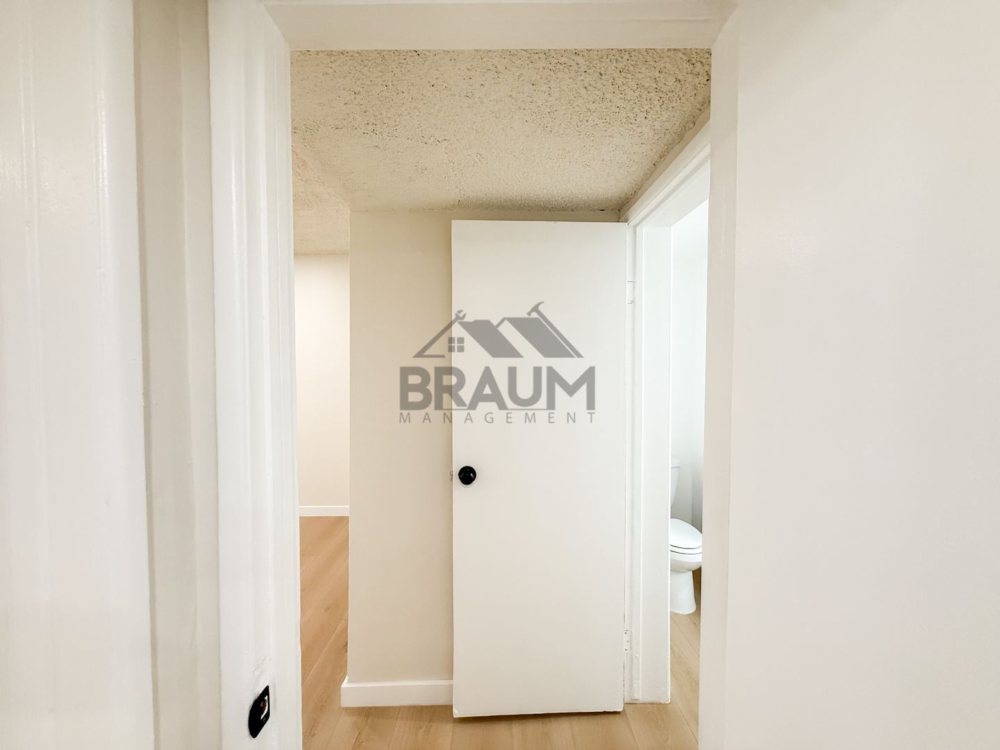 Building Photo - 5252 Hermitage Ave