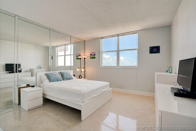 Building Photo - 3450 S Ocean Blvd