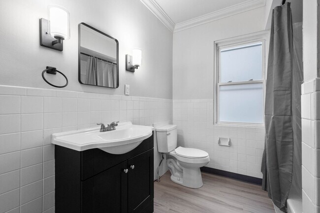 Building Photo - Stunning 4 Bedroom home in Carrick available May 15!