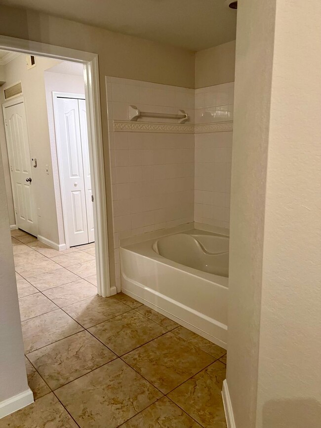 Building Photo - ANNUAL RENTAL - POSITANO PLACE 2 BED / 2 BATH