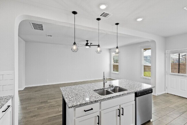 Building Photo - Spacious 5-Bedroom Rental on Oversized Cor...