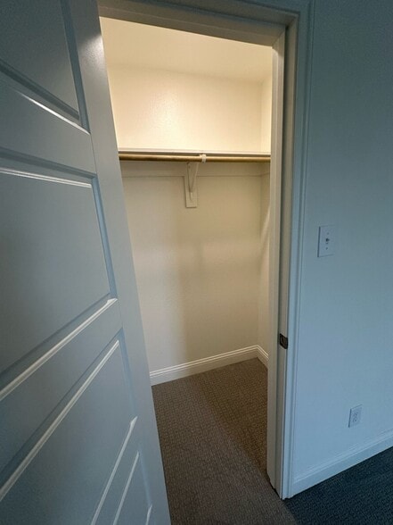 Secondary bathroom closet - 3429 Vista Highlands Ln