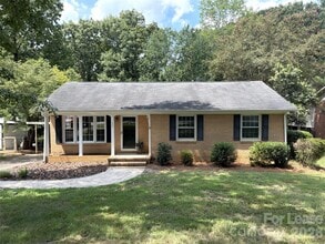 Building Photo - 1427 Churchill Dr