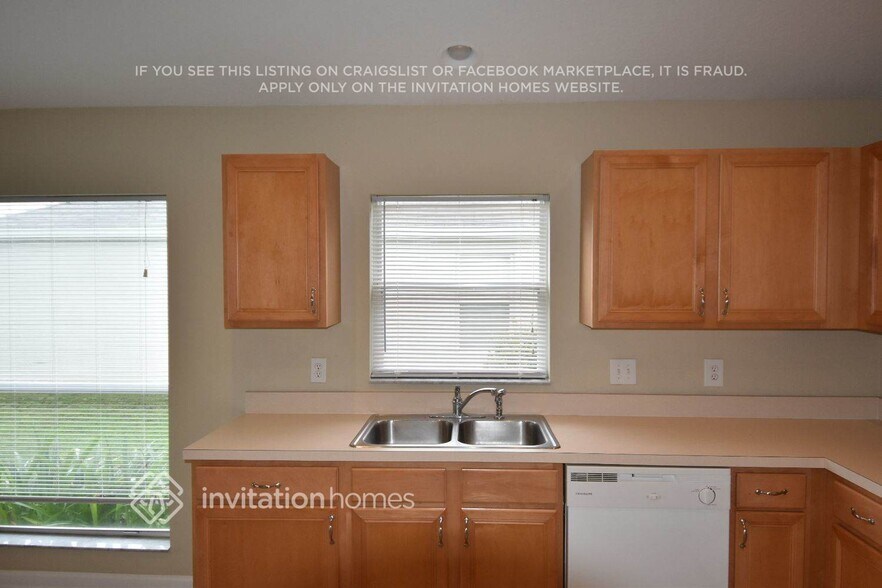 Building Photo - 12313 Cedarfield Dr