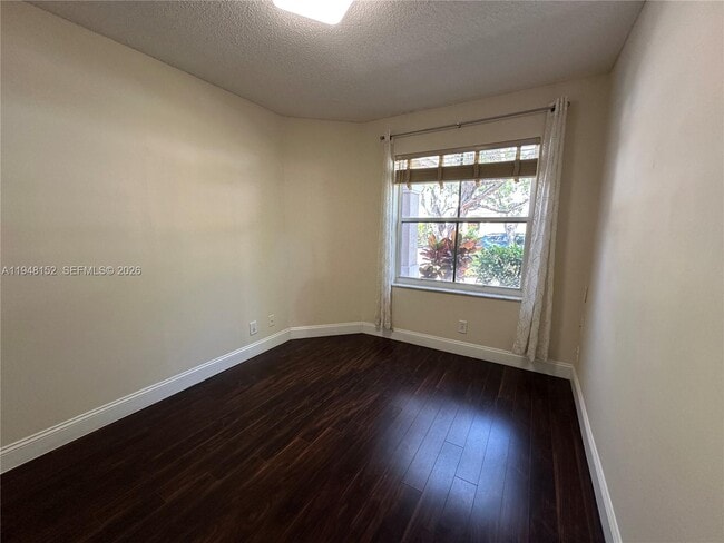 Building Photo - 4192 Laurel Ridge Cir
