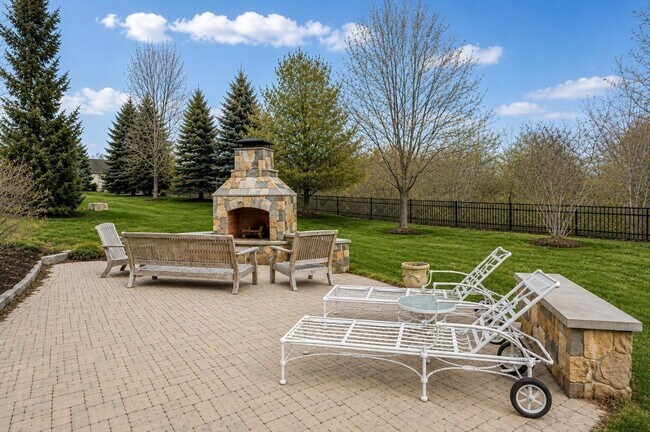 Building Photo - 5 Tillinghast Dr