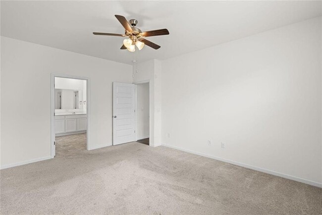 Building Photo - 166 Champlain Rd