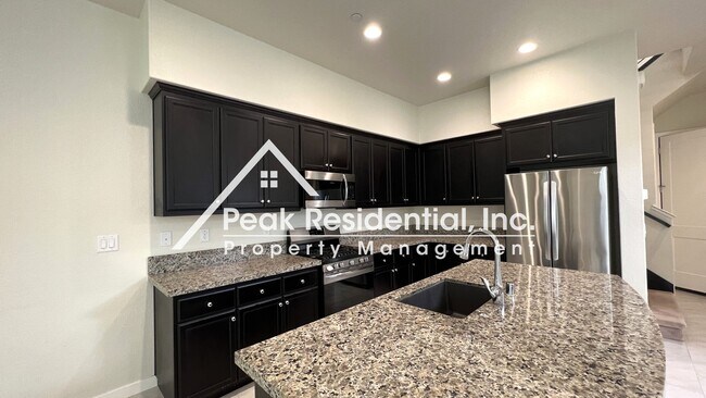 Building Photo - Newer 3bd/2.5ba West Sacramento Home with 2 Car Garage!