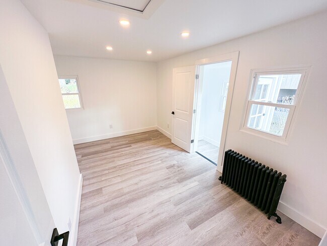 Building Photo - 23 Hewson Ave