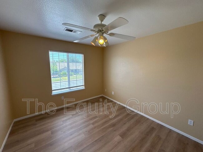 Building Photo - 938 W Encore Dr