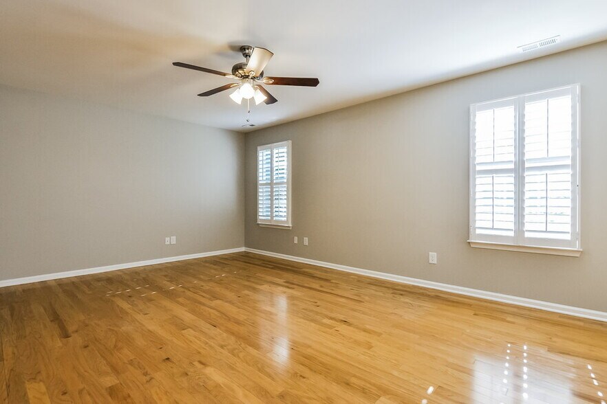 Building Photo - 259 N Fuquay Springs Ave