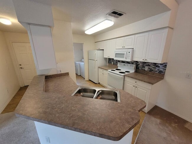 Building Photo - 36137 Lake Chase Blvd