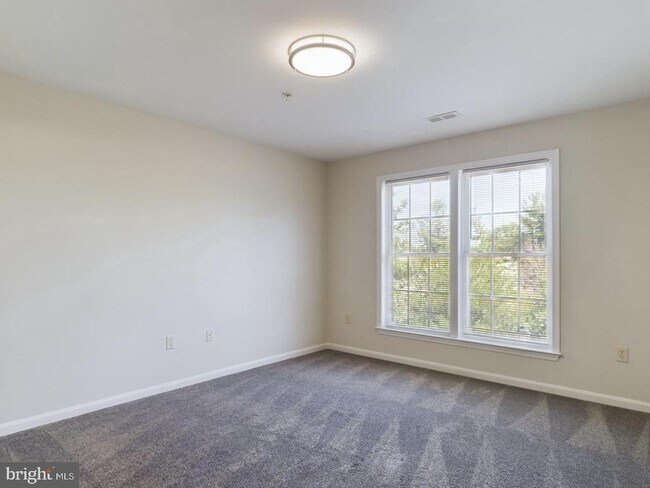 Building Photo - 302 Baughmans Ln