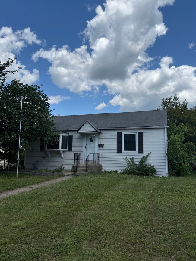 Building Photo - 2701 Fair Oaks Ave