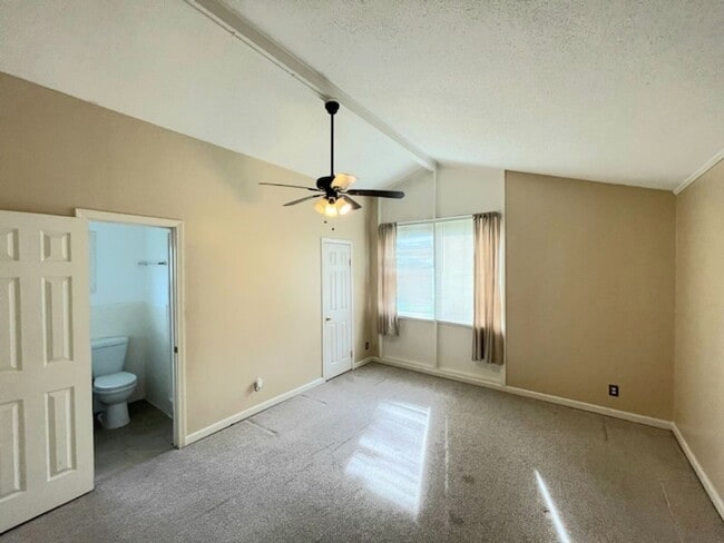 Building Photo - Beautiful home with lots of exterior space!