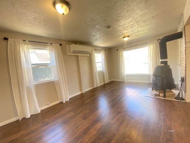 Building Photo - 363 N 300 W