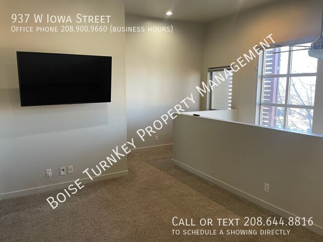 Building Photo - 2 Bed Broadway Ave Townhouse Near BSU!