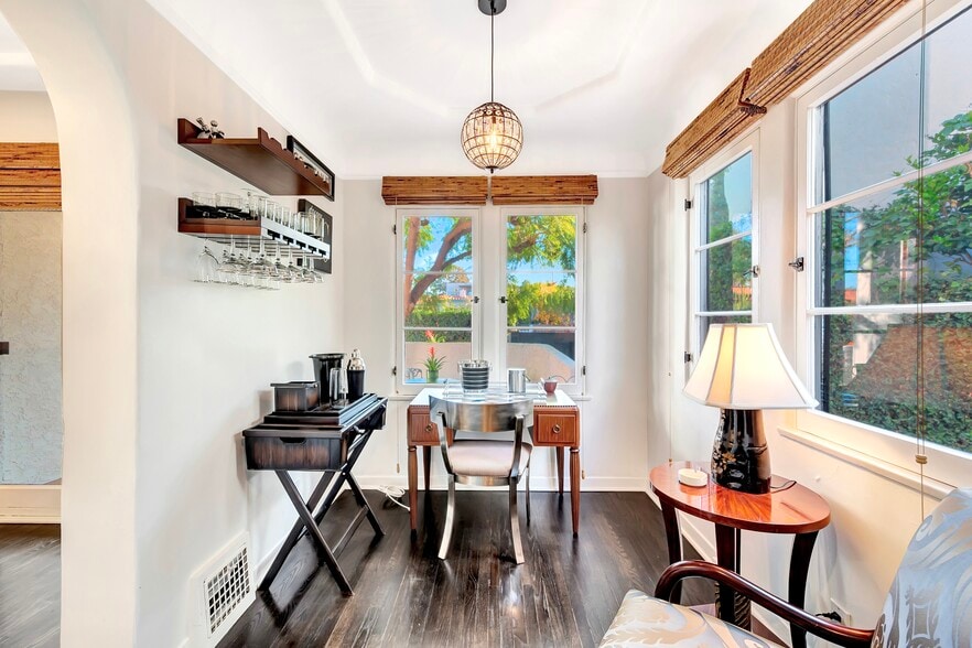 Desk Nook/Bar - 343 N Croft Ave