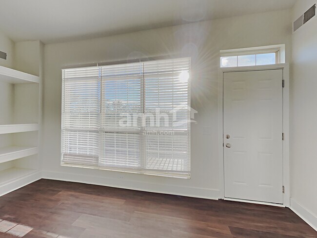 Building Photo - 3112 Creekview Ln