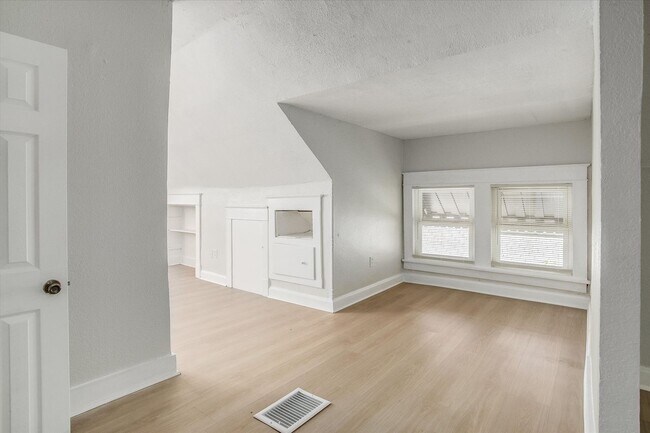 Building Photo - Move fast on this one. Apply within 24 hours of your showing and lock in $250 off your monthly re...