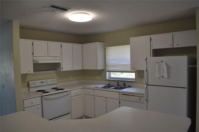 Building Photo - 5 White Wing Pl