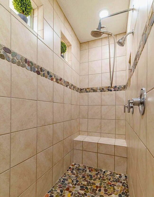 Building Photo - Beautiful Home in great location
