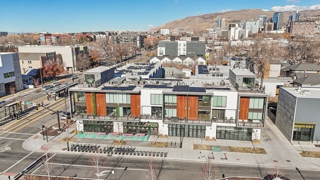 Building Photo - 2BR/2.5BA Condo in Central Ninth | Mountain Views, Solar & Walk to Everything