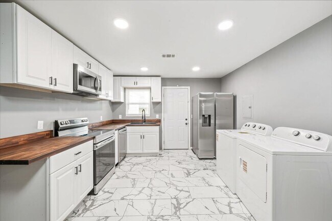 Building Photo - 2120 Krenson St
