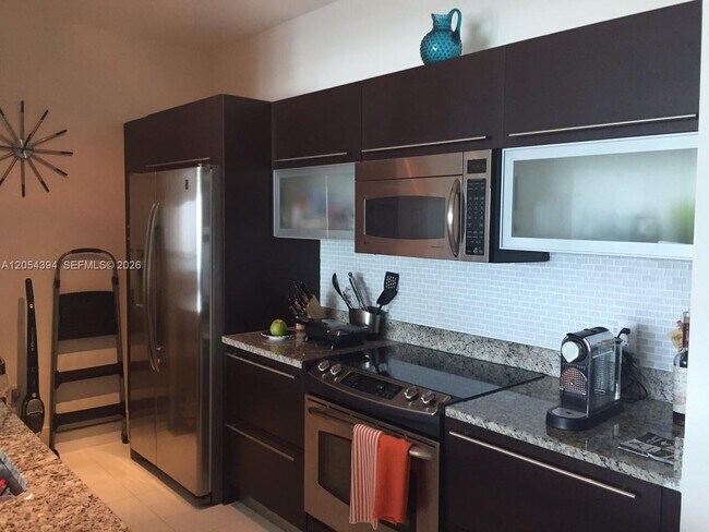Building Photo - 950 Brickell Bay Dr