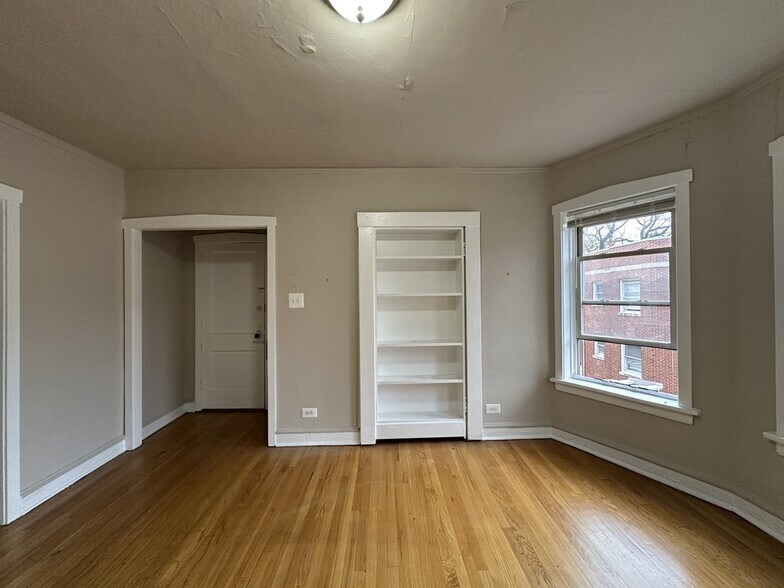 Building Photo - 4031 W Melrose St